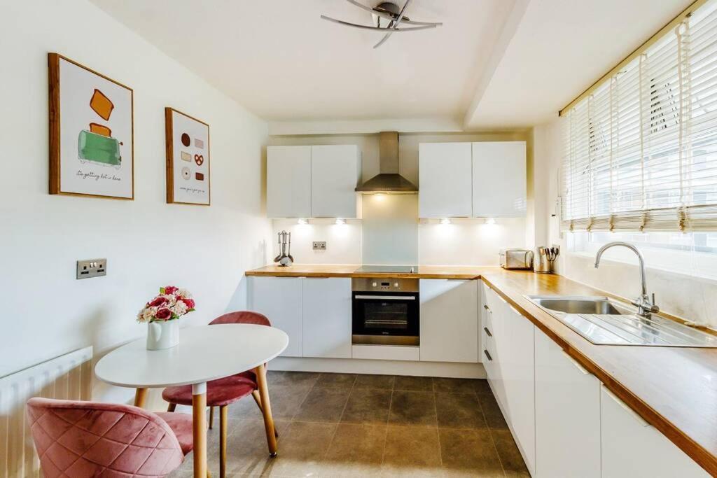 Super Spacious 2 Bedroom Apt 20Mn From Central. London Exterior photo